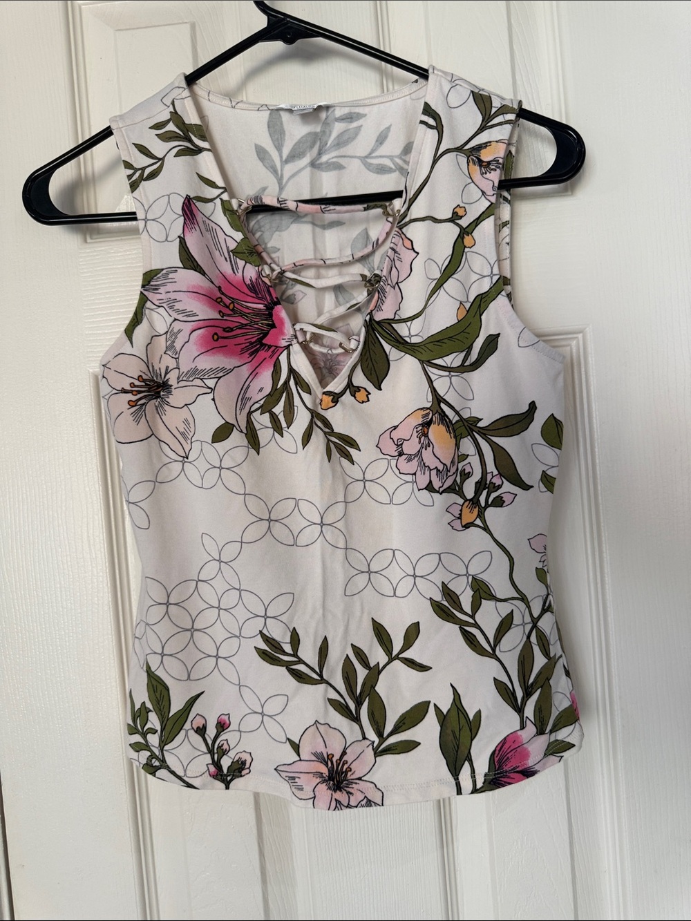 Guess White Floral Lace-Up Sleeveless Top size medium